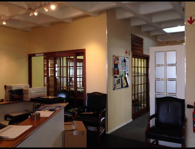 1,211M² BUILDING TO LET IN WOODSTOCK